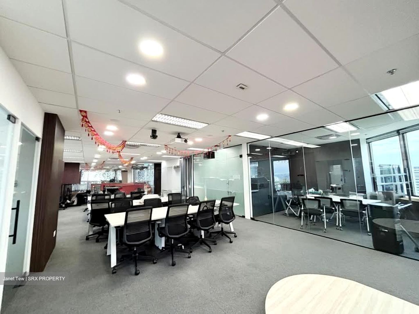 United Square (D11), Office #632871451
